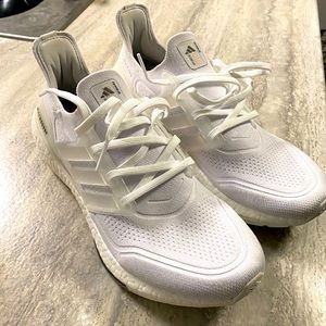 white adidas ultra boost size 10